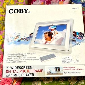 Digital Photo Frame with MP3 player